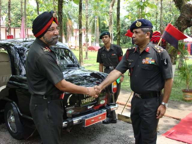 Receiving the General Officer Commanding during his first visit to the Brigade Headquarters